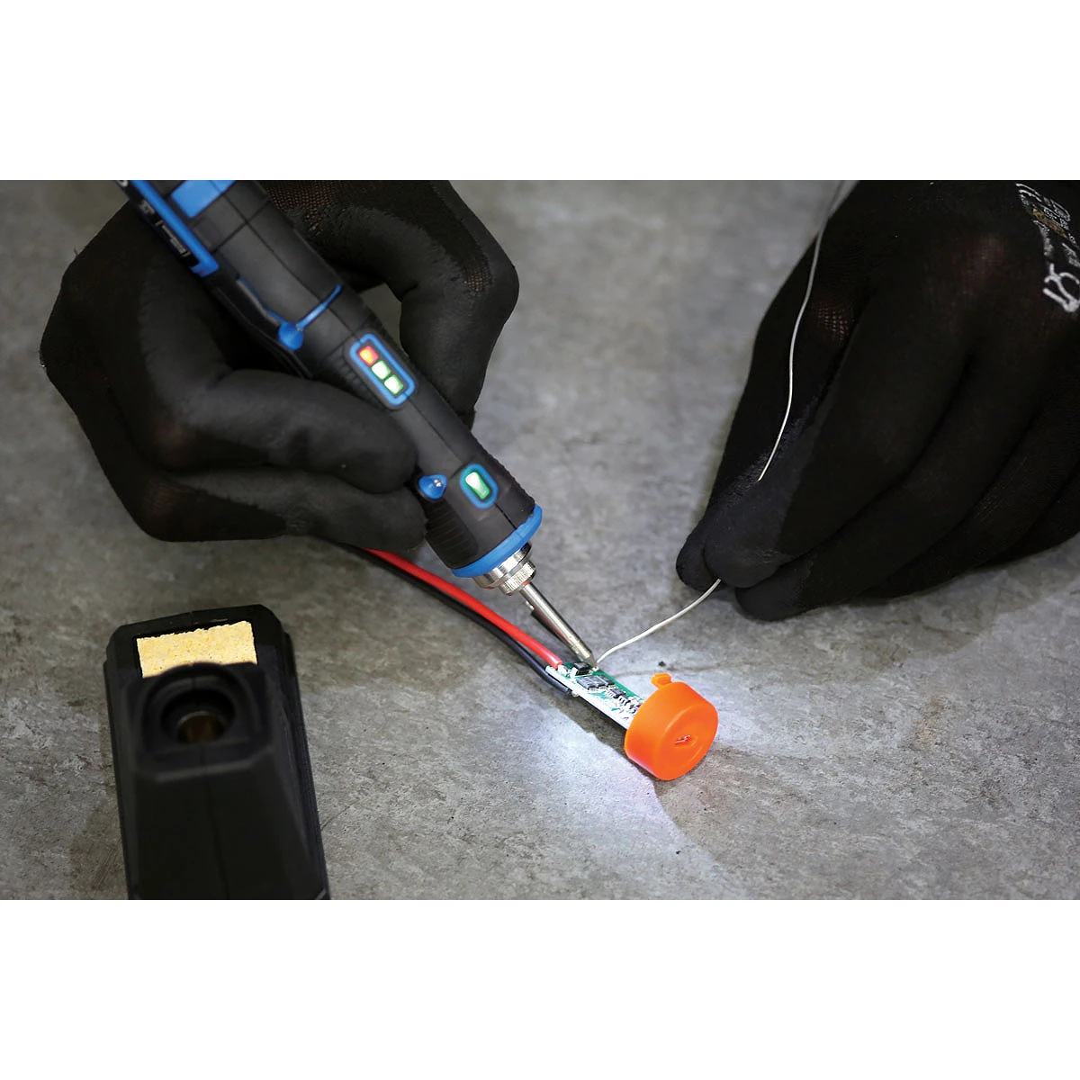 Laser Cordless Rechargeable Soldering Iron 6 Laser Cordless Rechargeable Soldering Iron - Image 4