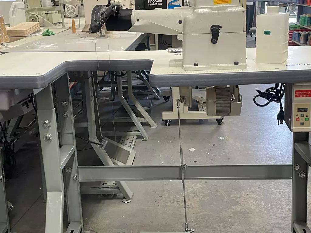 New-Tech GC-8B Cylindrical Bed Compound Feed Lockstitch Industrial Sewing Machine With Table And Servo Motor | GoldStar Tool 6 New-Tech GC-8B Cylindrical Bed Compound Feed Lockstitch Industrial Sewing Machine With Table And Servo Motor | GoldStar Tool - Image 4