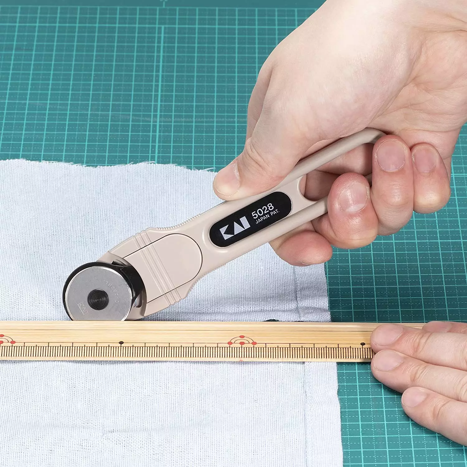 KAI Rotary Cutter - 28mm | GoldStar Tool 6 KAI Rotary Cutter - 28mm | GoldStar Tool - Image 4